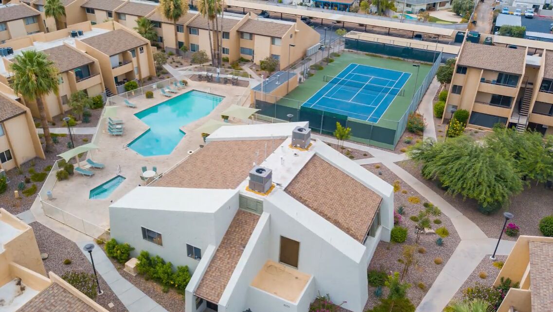 Scottsdale Retreat:  Pool, Jacuzzi, Gym, Sauna, and Near Top Attractions!