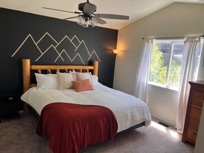 3 bedrooms, desk, iron/ironing board, free WiFi