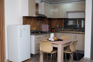Fridge, microwave, oven, stovetop - Residence Mami (Gabes)