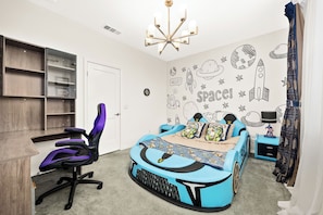 5 bedrooms, travel cot, free WiFi, bed sheets