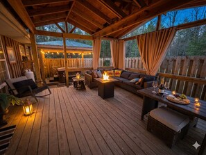 Terrace/patio - Charming cabin retreat: cozy, scenic, and perfect for a relaxing getaway! (London)