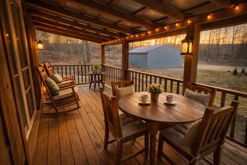 Charming cabin retreat: cozy, scenic, and perfect for a relaxing getaway!
