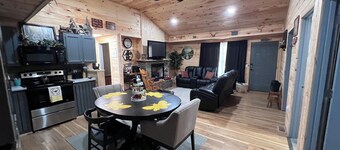 Charming cabin retreat: cozy, scenic, and perfect for a relaxing getaway!