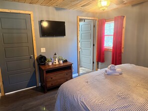 3 bedrooms, travel crib, free WiFi, bed sheets