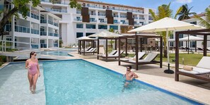 12 piscinas al aire libre, camas de piscina gratis, sombrillas