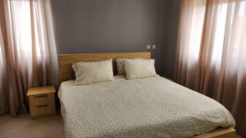 3 bedrooms, iron/ironing board, free WiFi