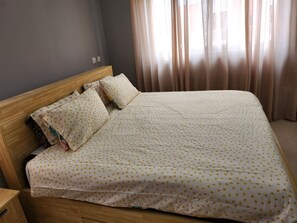 3 bedrooms, iron/ironing board, free WiFi