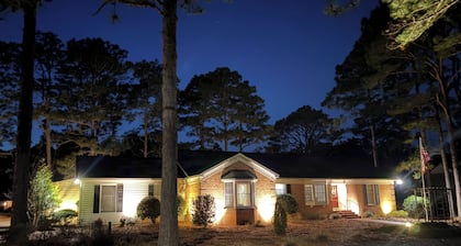 Golf Front home on Pine Needles. 4 King Beds : 5 miles from villages