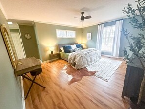 4 bedrooms, desk, iron/ironing board, free WiFi