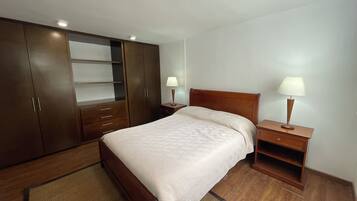 Apartment | 1 bedroom, desk