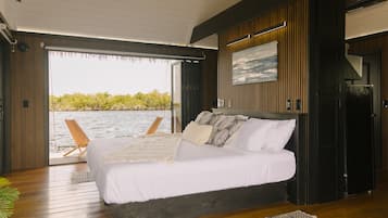 1 bedroom, bed sheets