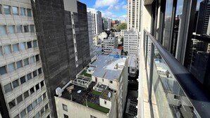 A high-rise building with a rooftop terrace, surrounded by other tall buildings. - Highrise studio w AC, Pool and Gym in Auckland CBD (Auckland)