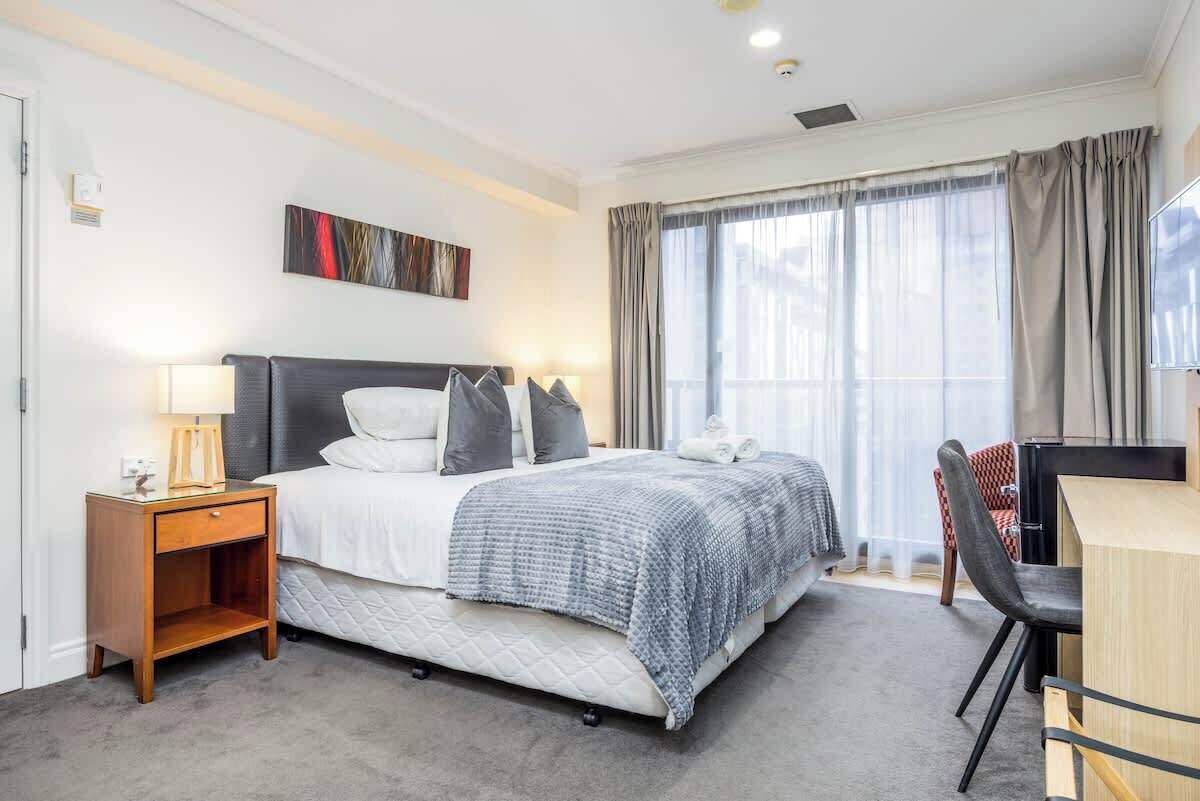 1 bedroom, desk, iron/ironing board, WiFi