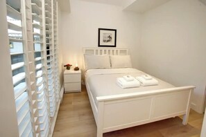 2nd bedroom connecting to master bedroom - 3 Bedroom/2BA condo steps to Blackcomb Gondola (Whistler)