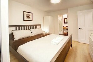 3 soverom, strykejern/-brett, wi-fi og sengetøy