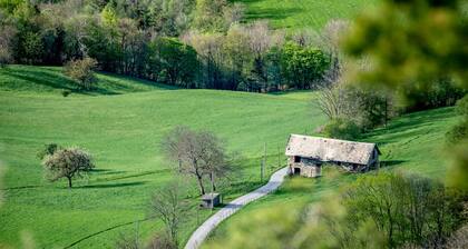 Ferienhaus 'La Grange Aux Ecureuils 6 Pers' mit Bergblick, privater Terrasse und eigenem Garten