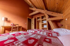 3 chambres, fer et planche à repasser