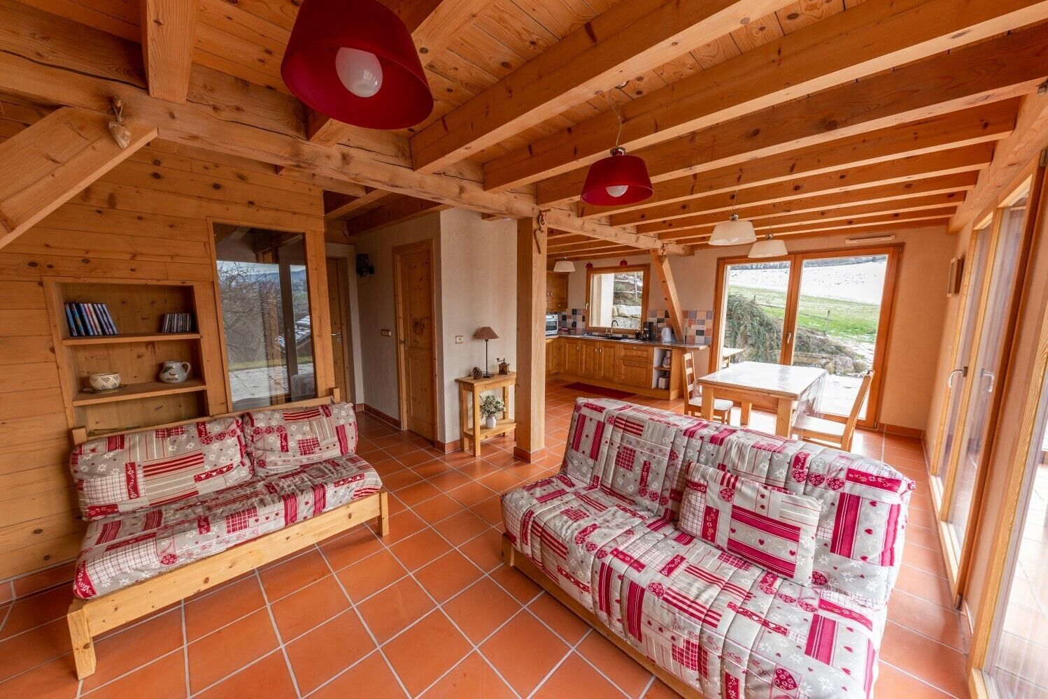 テレビ、DVD プレーヤー、ステレオ