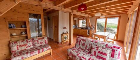 テレビ、DVD プレーヤー、ステレオ