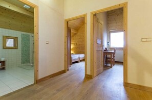 2 slaapkamers, een strijkplank/strijkijzer