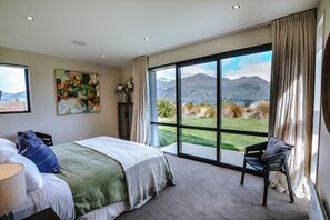 奢華獨棟房屋, 4 間臥室, 湖景 | 4 間臥室、熨斗/熨衣板、免費無線上網