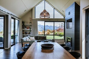 奢華獨棟房屋, 4 間臥室, 湖景 | 餐廳