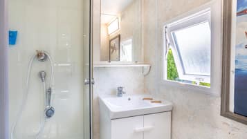 Douche, sĂšche-cheveux