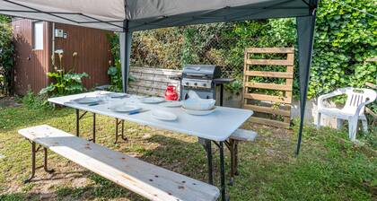 Mobile Home 'La Belle Perrochoise De Jen' with Private Garden and Air Conditioning