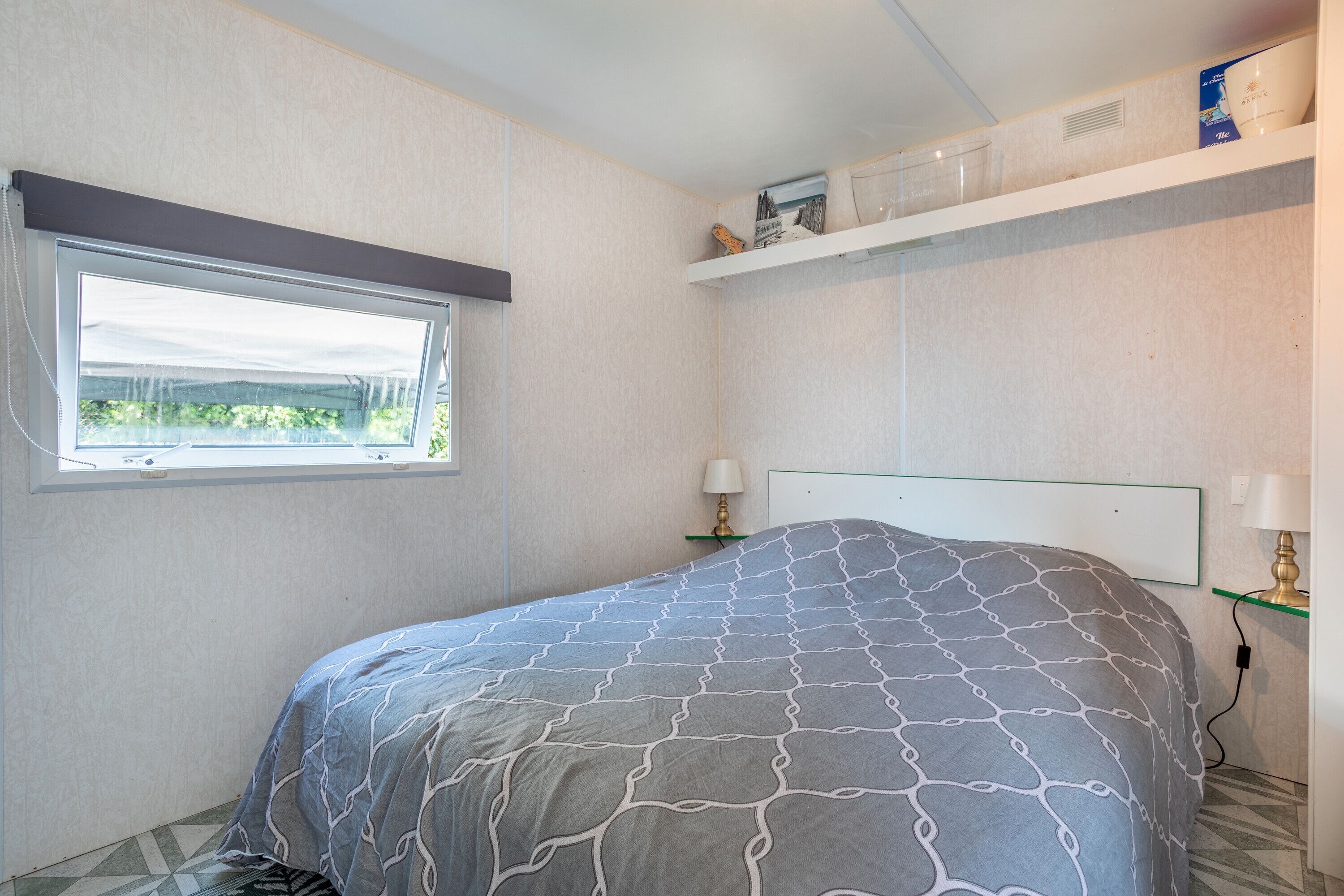 2 chambres, fer et planche à repasser