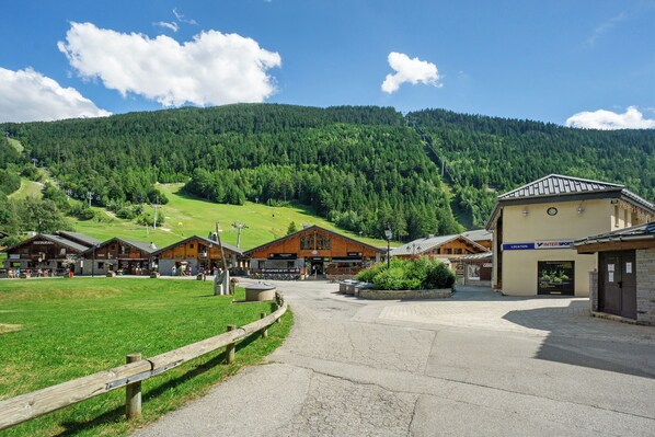 Exterior - Studio 'Les Airelles 32' with Mountain View and Wi-Fi (Villarodin-Bourget)