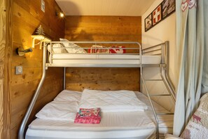 Free WiFi, bed sheets