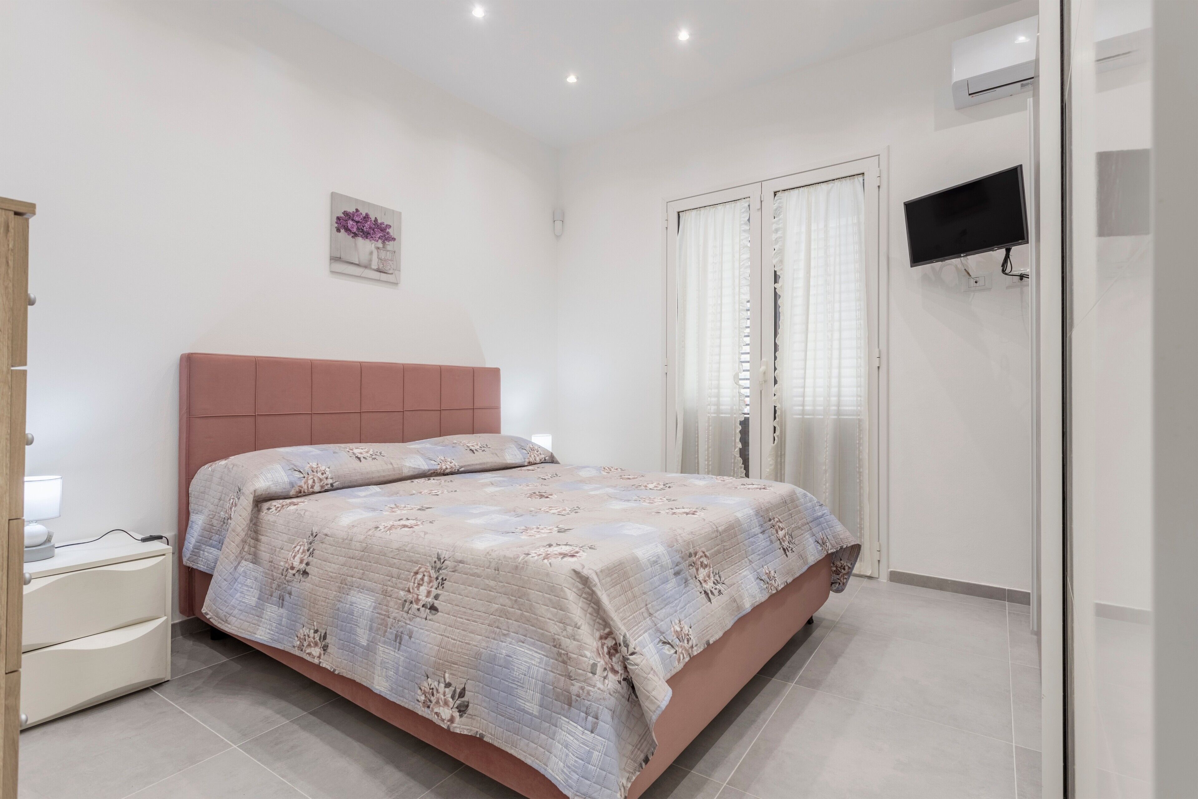 2 多间卧室、熨斗/熨衣板、免费 WiFi、床单