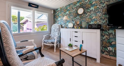 Mobile Home 'Mobilhome Rénové Sarzeau' with Private Terrace and Private Garden