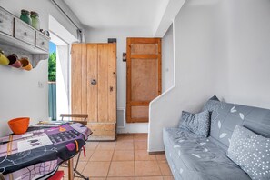 Interior - Apartment 'Bastidon La Deprat' with Private Terrace and Private Garden (Sanary-sur-Mer)