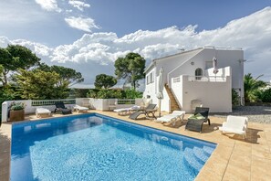 Pool - Holiday Home 'Amparo' with Sea Views, Private Pool and Wi-Fi (L'ESCALA)