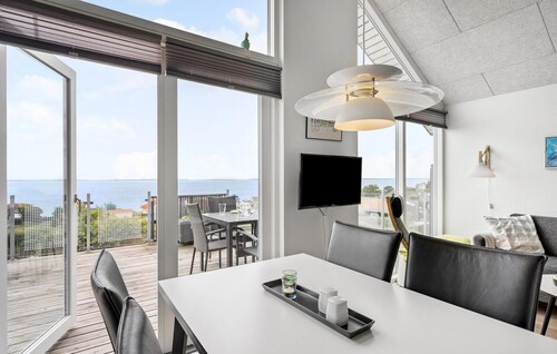 Lovely home in Esbjerg V with WiFi