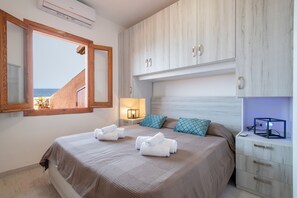 1 bedroom, bed sheets