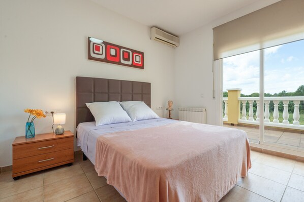 4 bedrooms, free WiFi