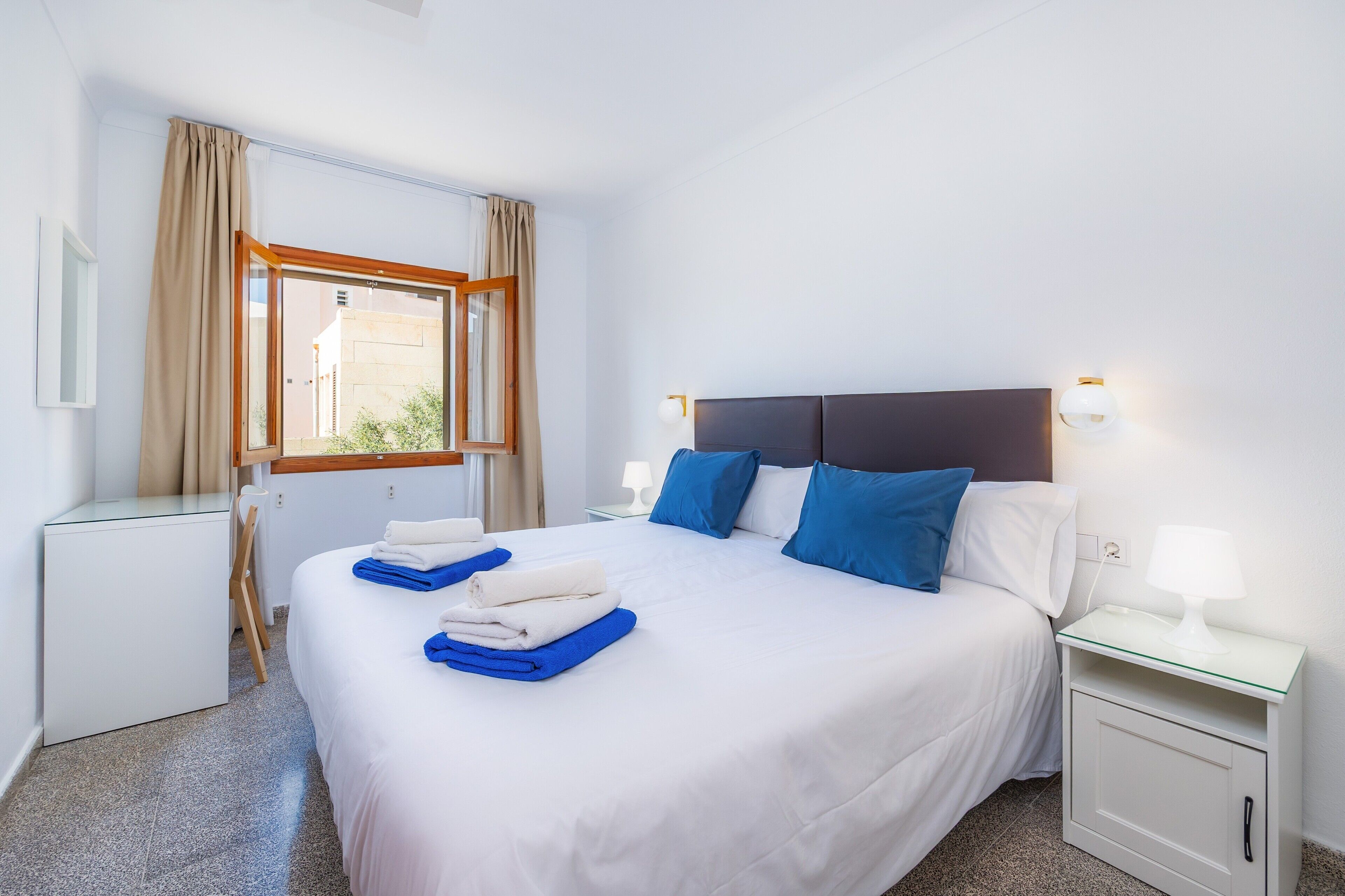 4 室のベッドルーム、アイロン / アイロン台、WiFi (無料)、ベッドシーツ