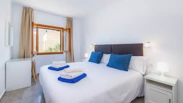 4 bedrooms, iron/ironing board, free WiFi, bed sheets