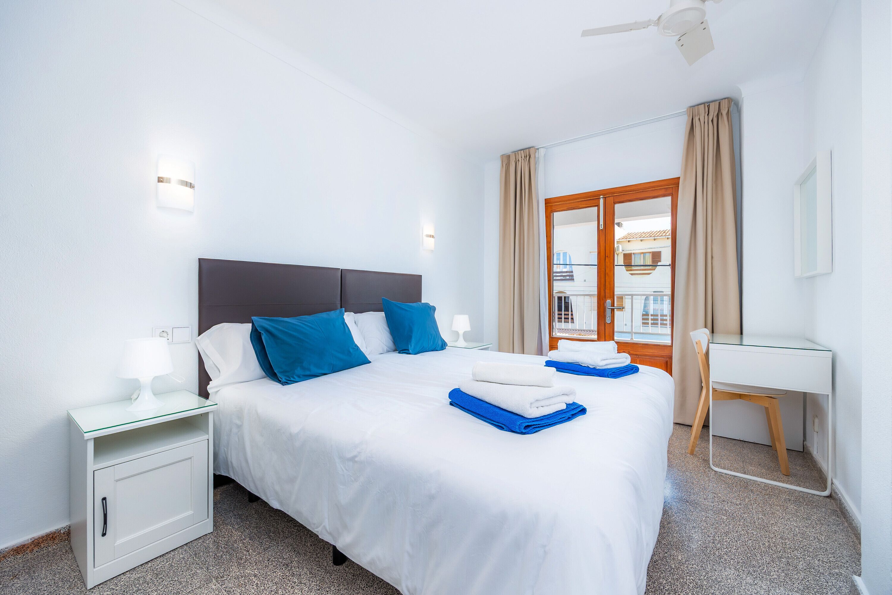 4 dormitorios, tabla de planchar con plancha, wifi gratis y ropa de cama