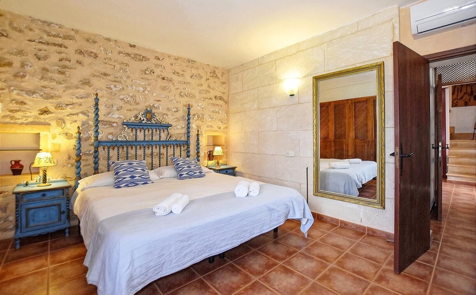 5 bedrooms, iron/ironing board, free WiFi, bed sheets