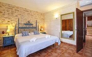 5 chambres, fer et planche à repasser, Wi-Fi gratuit, draps fournis