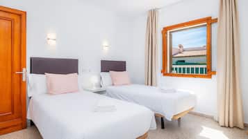 3 Schlafzimmer, BĂŒgeleisen/BĂŒgelbrett, kostenloses WLAN, BettwĂ€sche