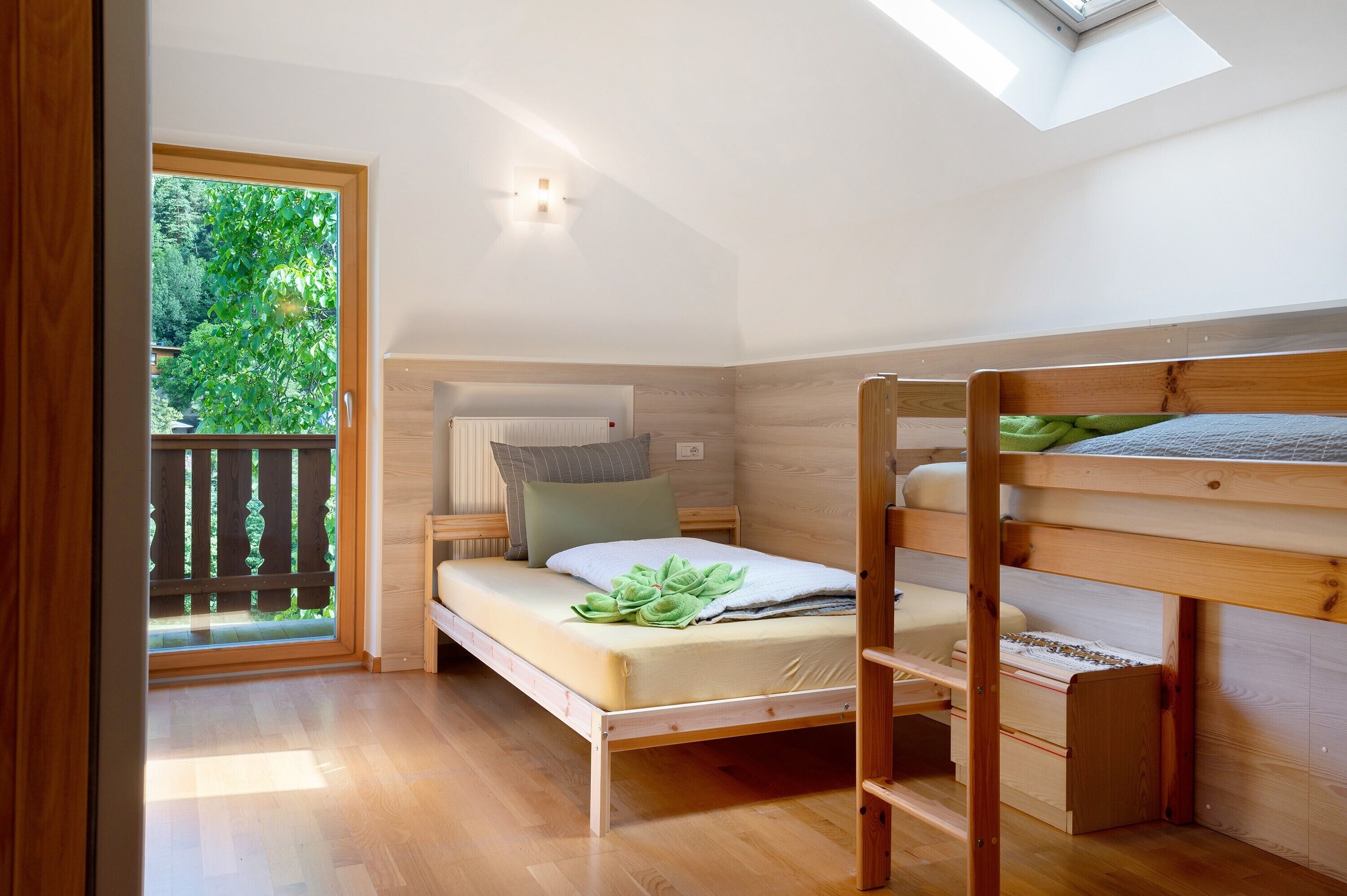 2 bedrooms, desk, free WiFi, bed sheets