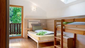 2 bedrooms, desk, free WiFi, bed sheets