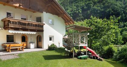 Appartement "Oberbodnerhof" avec vue sur les montagnes, terrasse privée et Wi-Fi