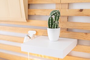 Interior detail - Canigou Et Jo room with shared garden, Wi-Fi and air conditioning (Perpignan)