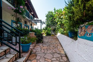 Property grounds - Apartment 'Andromaches Single Studio' with Sea View, Wi-Fi and Air Conditioning (Corfu)