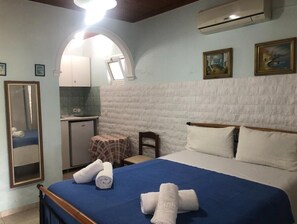 1 bedroom, iron/ironing board, free WiFi, bed sheets - Apartment 'Andromaches Single Studio' with Sea View, Wi-Fi and Air Conditioning (Corfu)